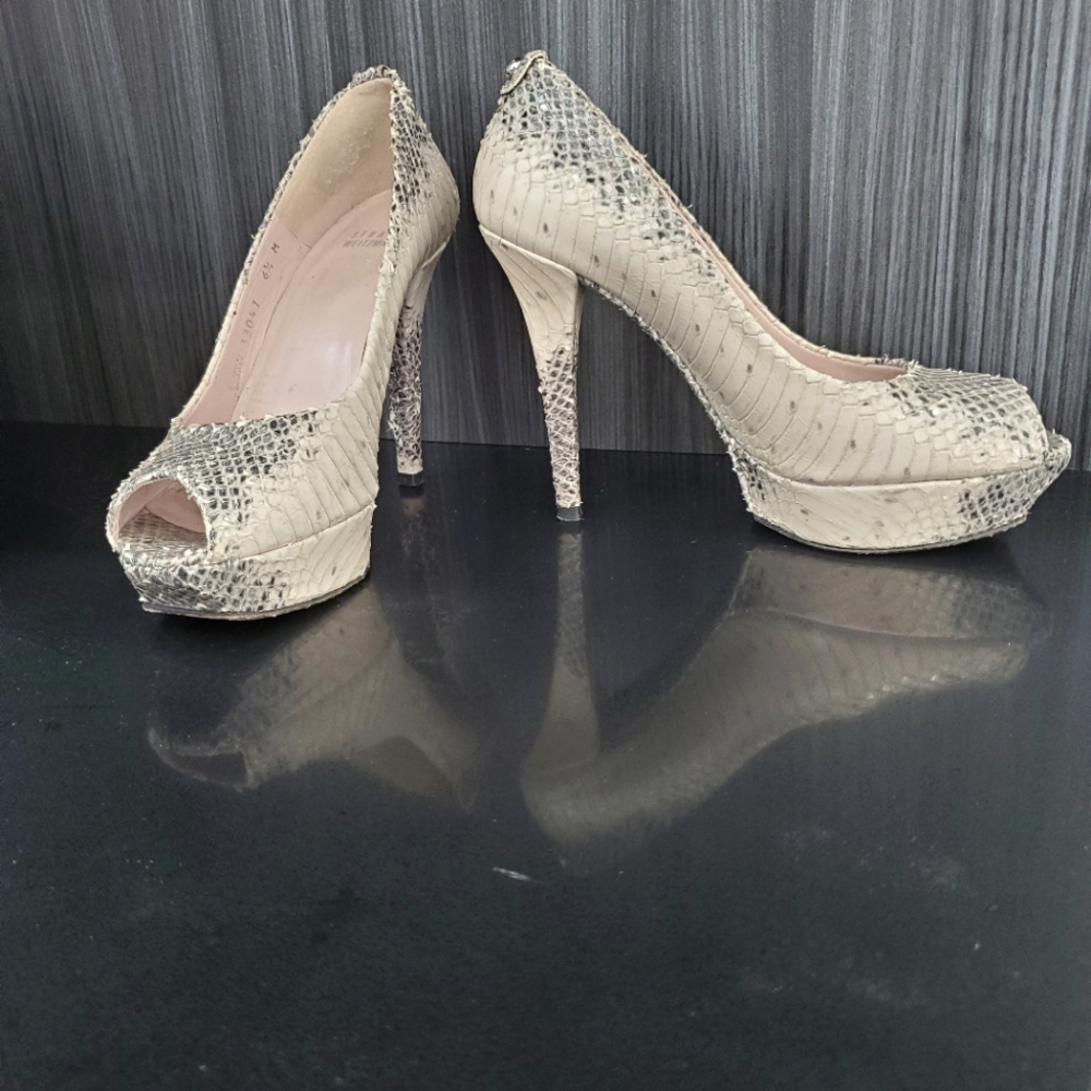 Stuart Weitzman Peep-toe pumps 61/2 beige/blk